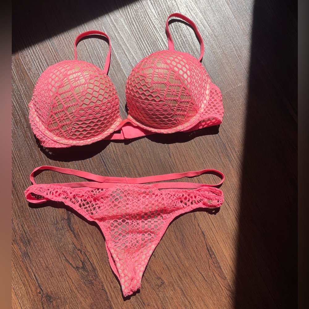 Victoria's Secret “Bombshell” Collection Bra and Thong Set - Picture 4 of 8